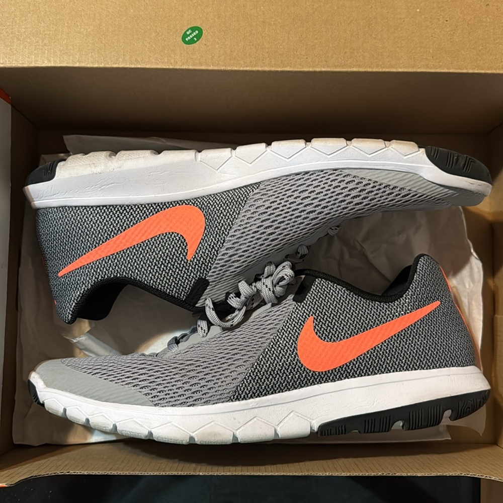 Nike women’s Flex Experience RN 5